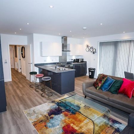 Lovely 2 Bed Apartment With Parking London Eksteriør billede