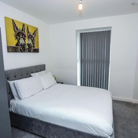 Lovely 2 Bed Apartment With Parking London Eksteriør billede