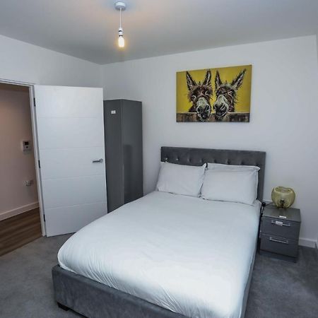 Lovely 2 Bed Apartment With Parking London Eksteriør billede