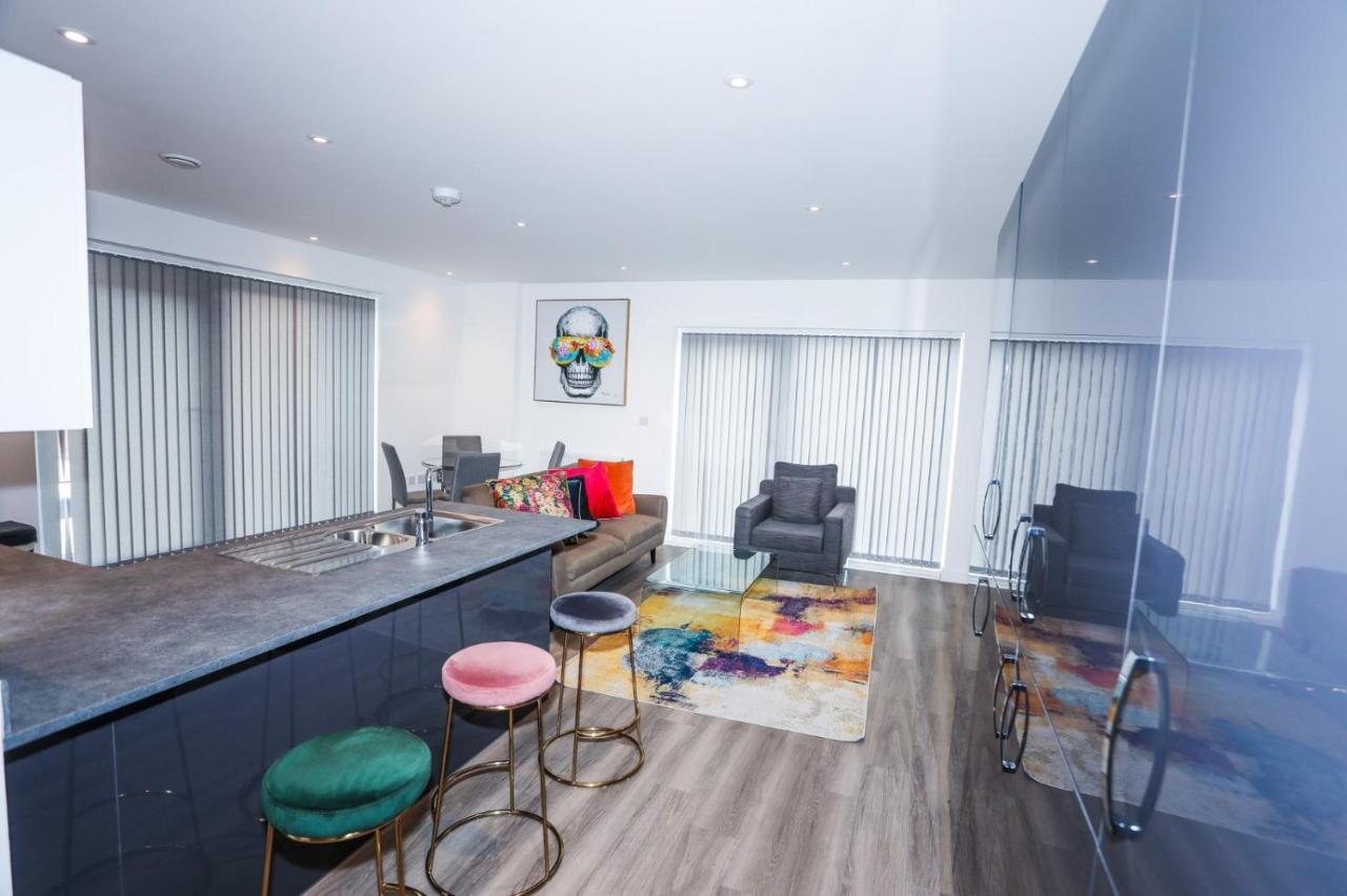 Lovely 2 Bed Apartment With Parking London Eksteriør billede