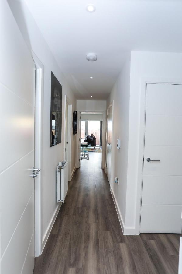 Lovely 2 Bed Apartment With Parking London Eksteriør billede