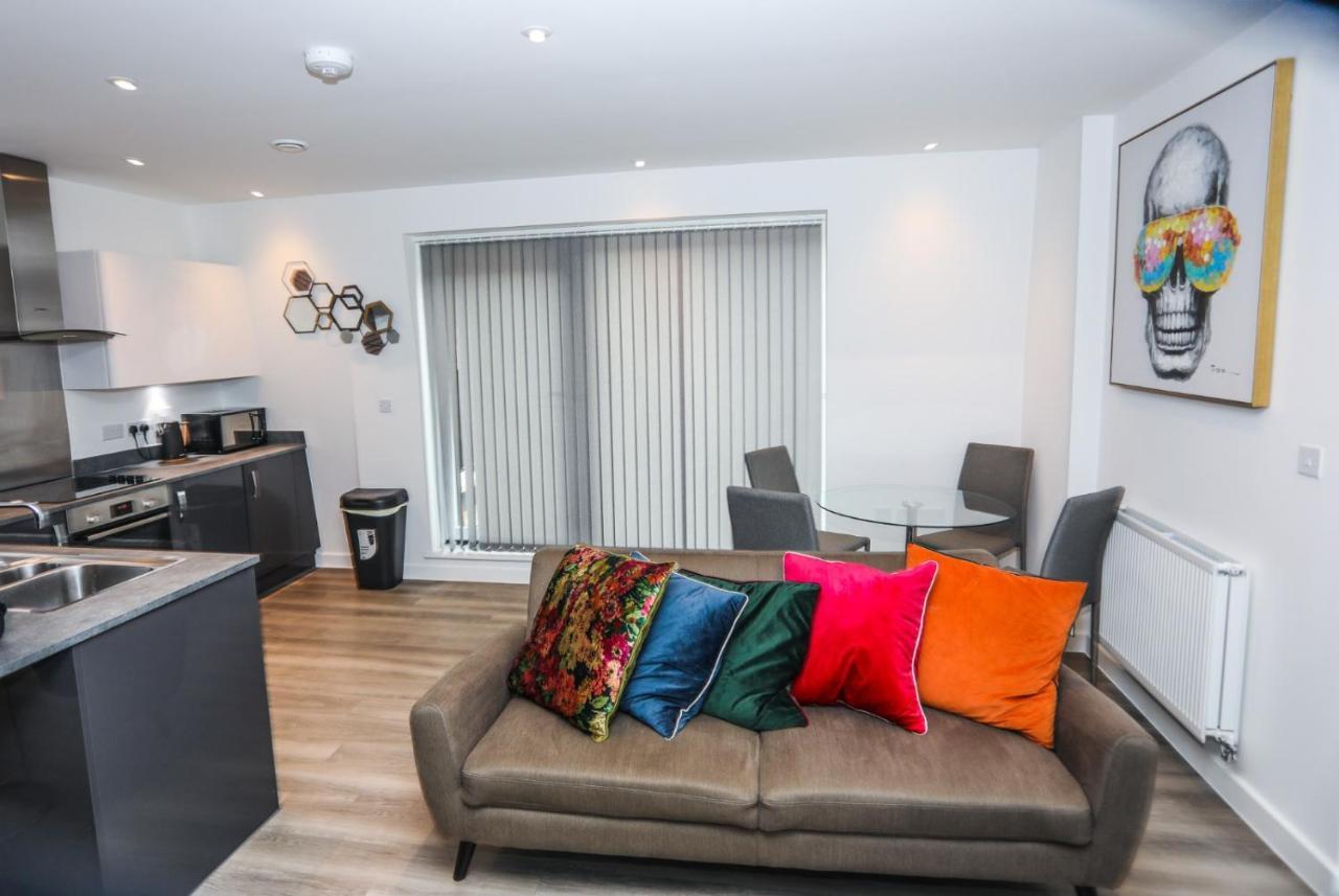 Lovely 2 Bed Apartment With Parking London Eksteriør billede