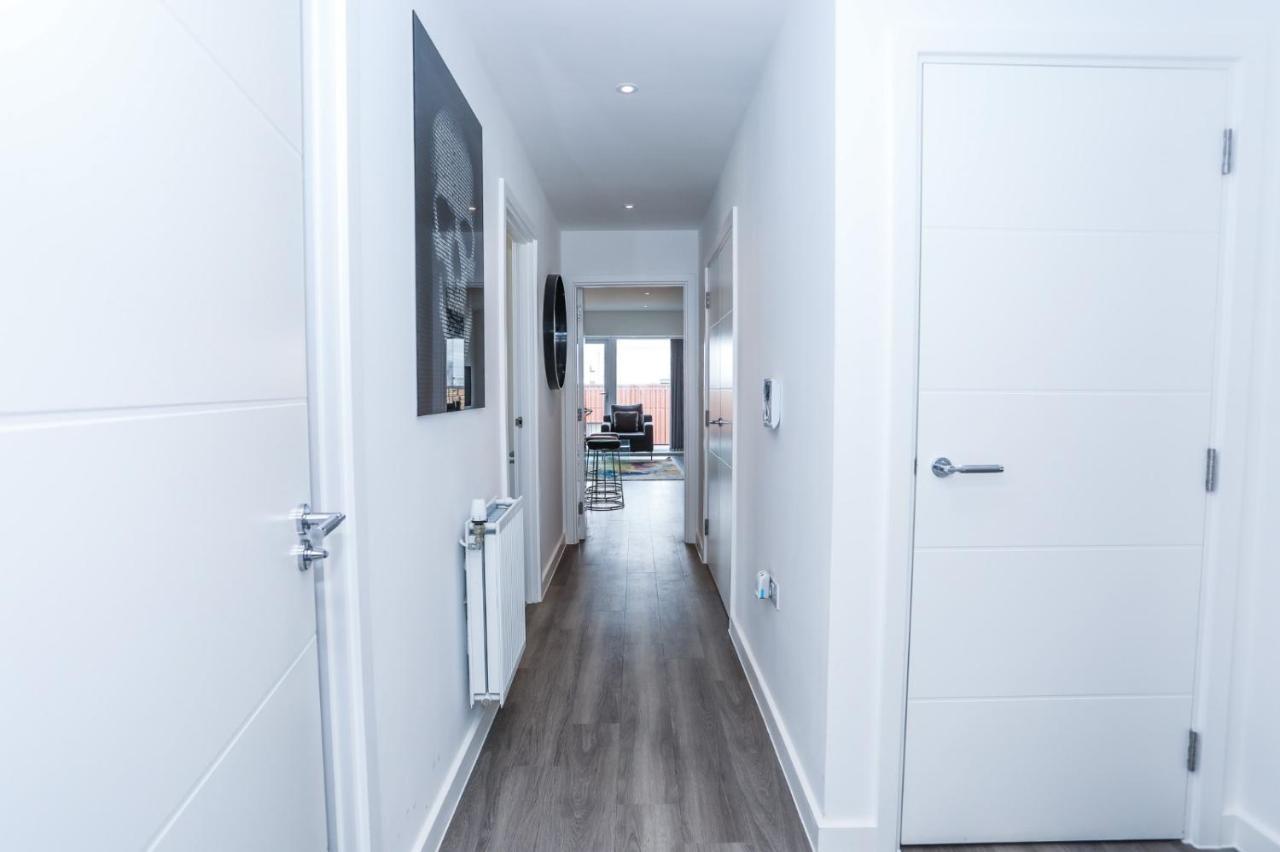 Lovely 2 Bed Apartment With Parking London Eksteriør billede