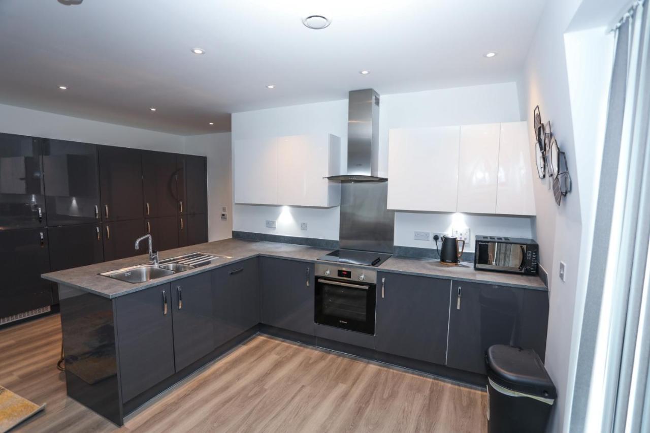 Lovely 2 Bed Apartment With Parking London Eksteriør billede