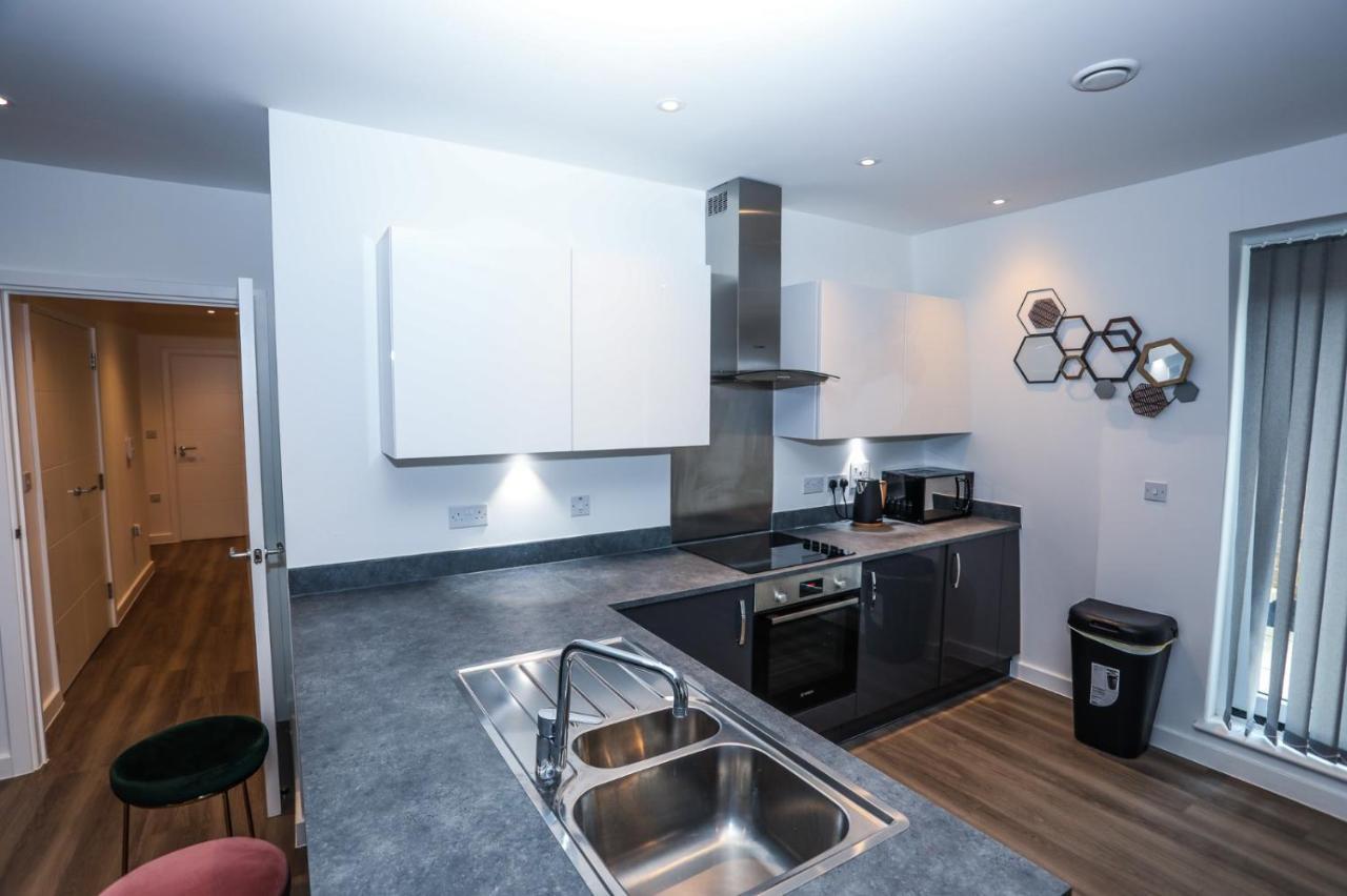 Lovely 2 Bed Apartment With Parking London Eksteriør billede