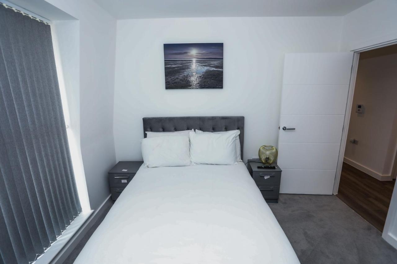 Lovely 2 Bed Apartment With Parking London Eksteriør billede