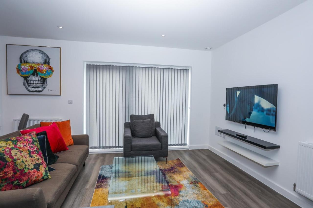 Lovely 2 Bed Apartment With Parking London Eksteriør billede